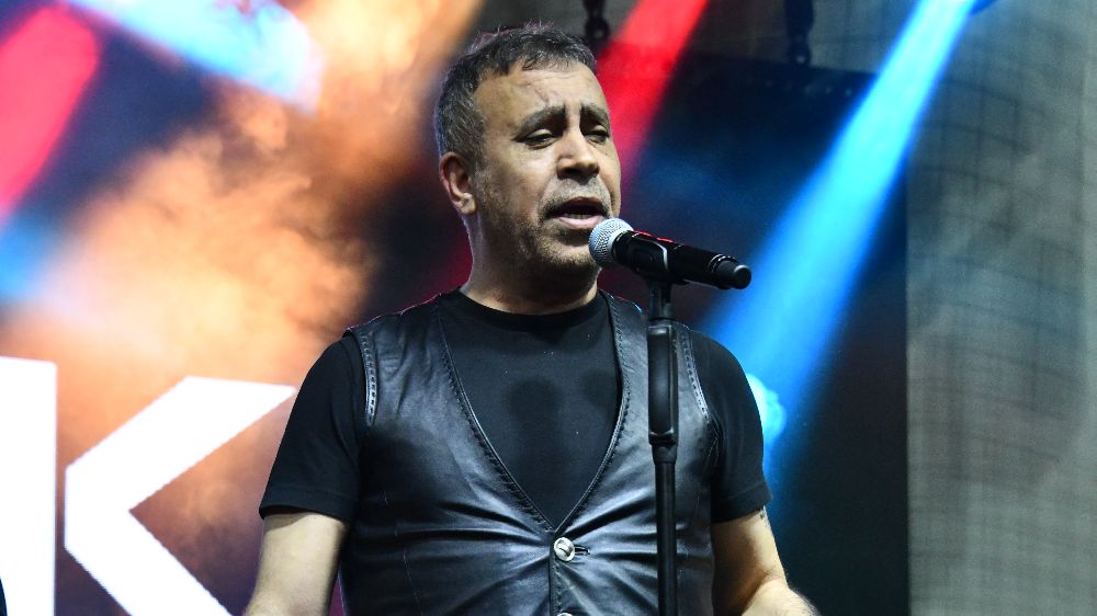 Haluk Levent'ten gönüllü konser
