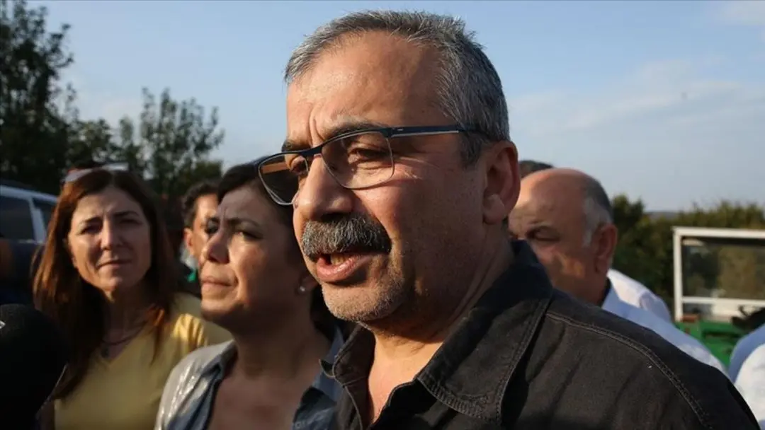 Sırrı Süreyya Önder'in ismi o caddeye verildi.