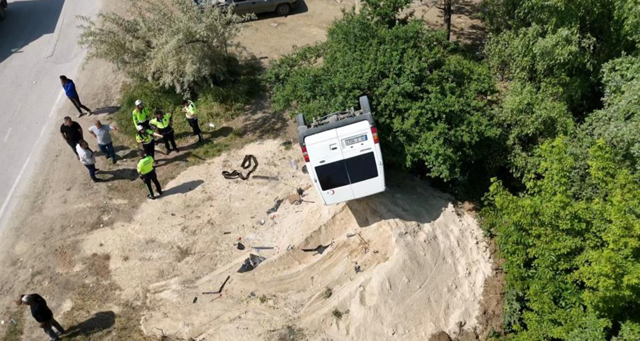 İnegöl'de tozu dumana katan kaza 3 yaralı