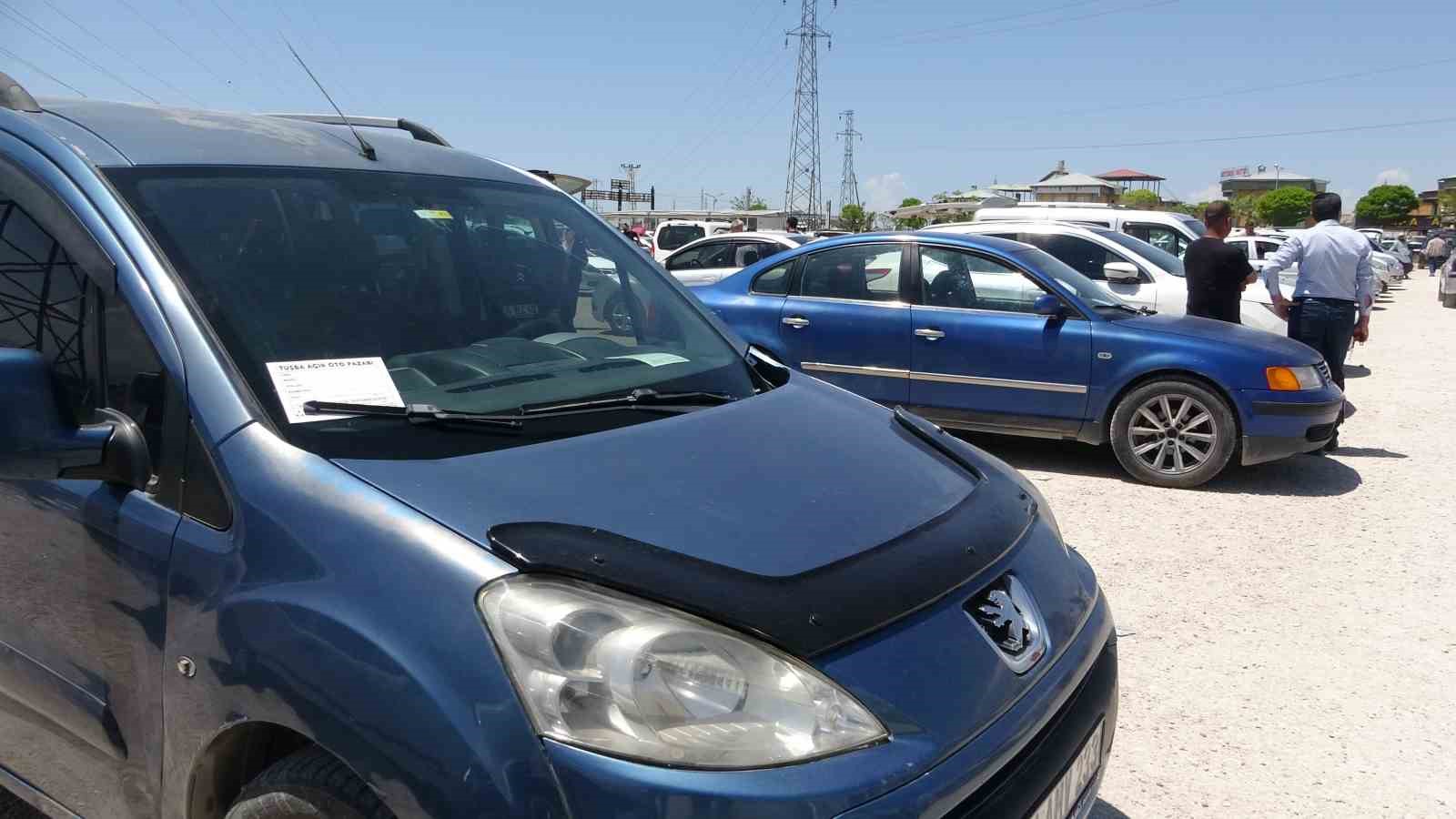 Van’daki oto pazarı satıcılarla doldu 