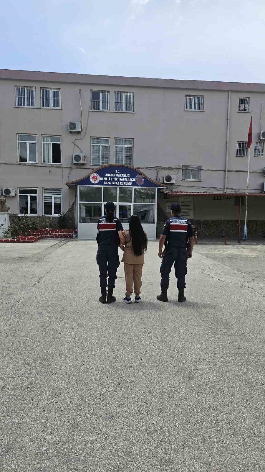 Aydın’da bir ayda 195 aranan şahıs jandarmadan kaçamadı 