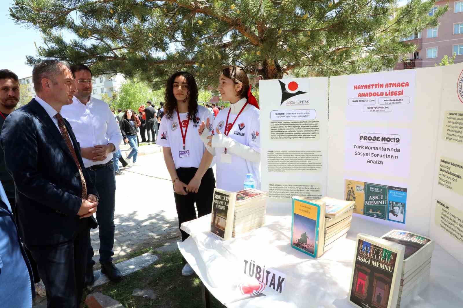 Ağrı Hayrettin Atmaca Anadolu Lisesi’nden 19 proje TÜBİTAK fuarında sergilendi 