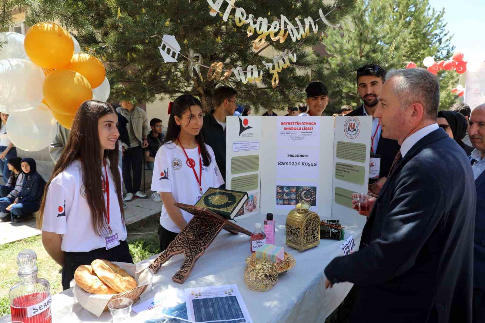 Ağrı Hayrettin Atmaca Anadolu Lisesi’nden 19 proje TÜBİTAK fuarında sergilendi 