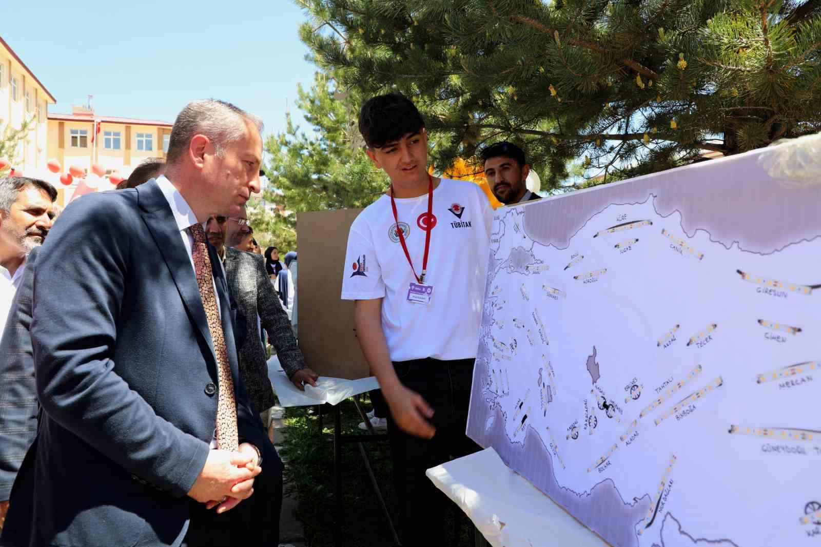 Ağrı Hayrettin Atmaca Anadolu Lisesi’nden 19 proje TÜBİTAK fuarında sergilendi 