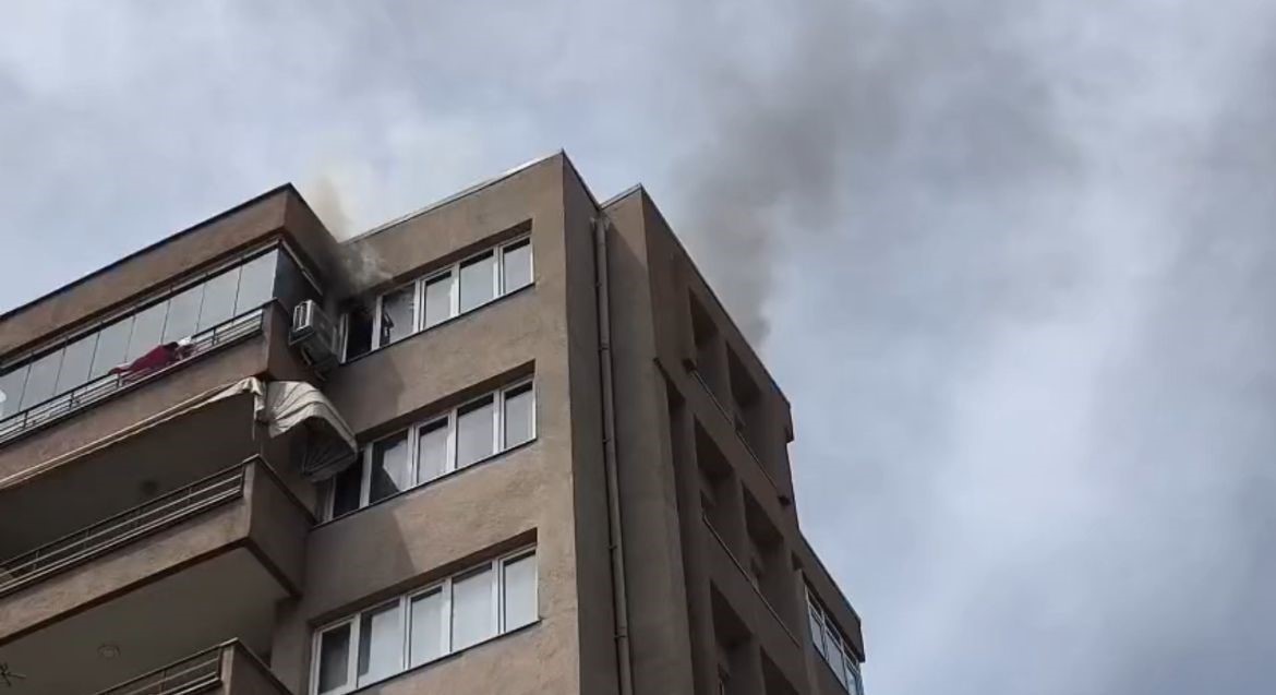 Bursa’da 8 katlı binada yangın paniği 