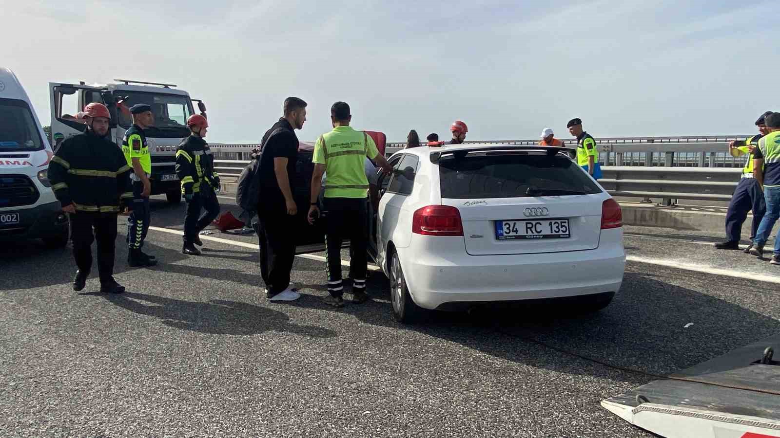Zincirleme kazada otomobil kağıt gibi ezildi: 5 yaralı 