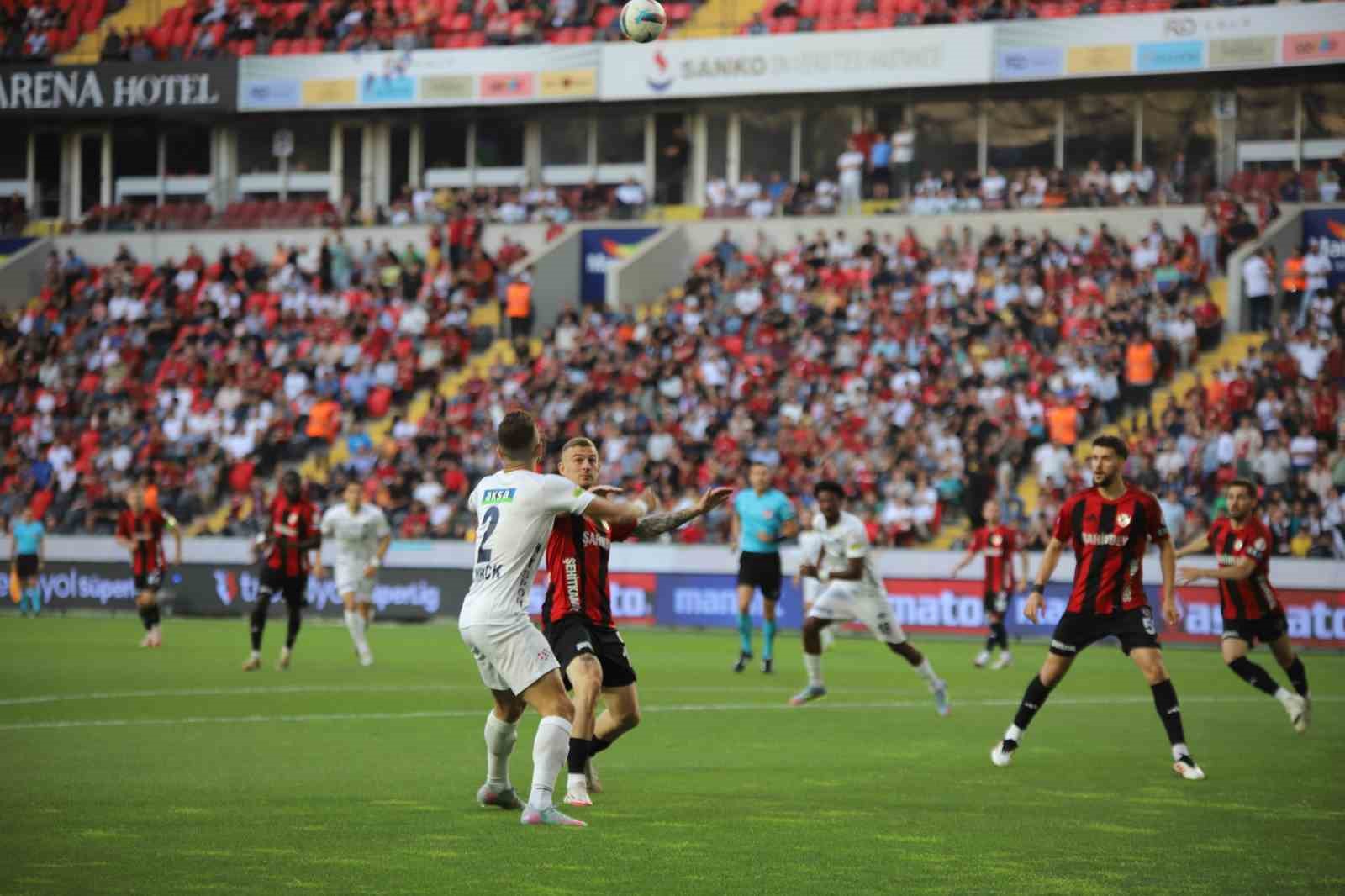 Trendyol Süper Lig: Gaziantep FK: 1 - Kasımpaşa: 0 (Maç devam ediyor) 