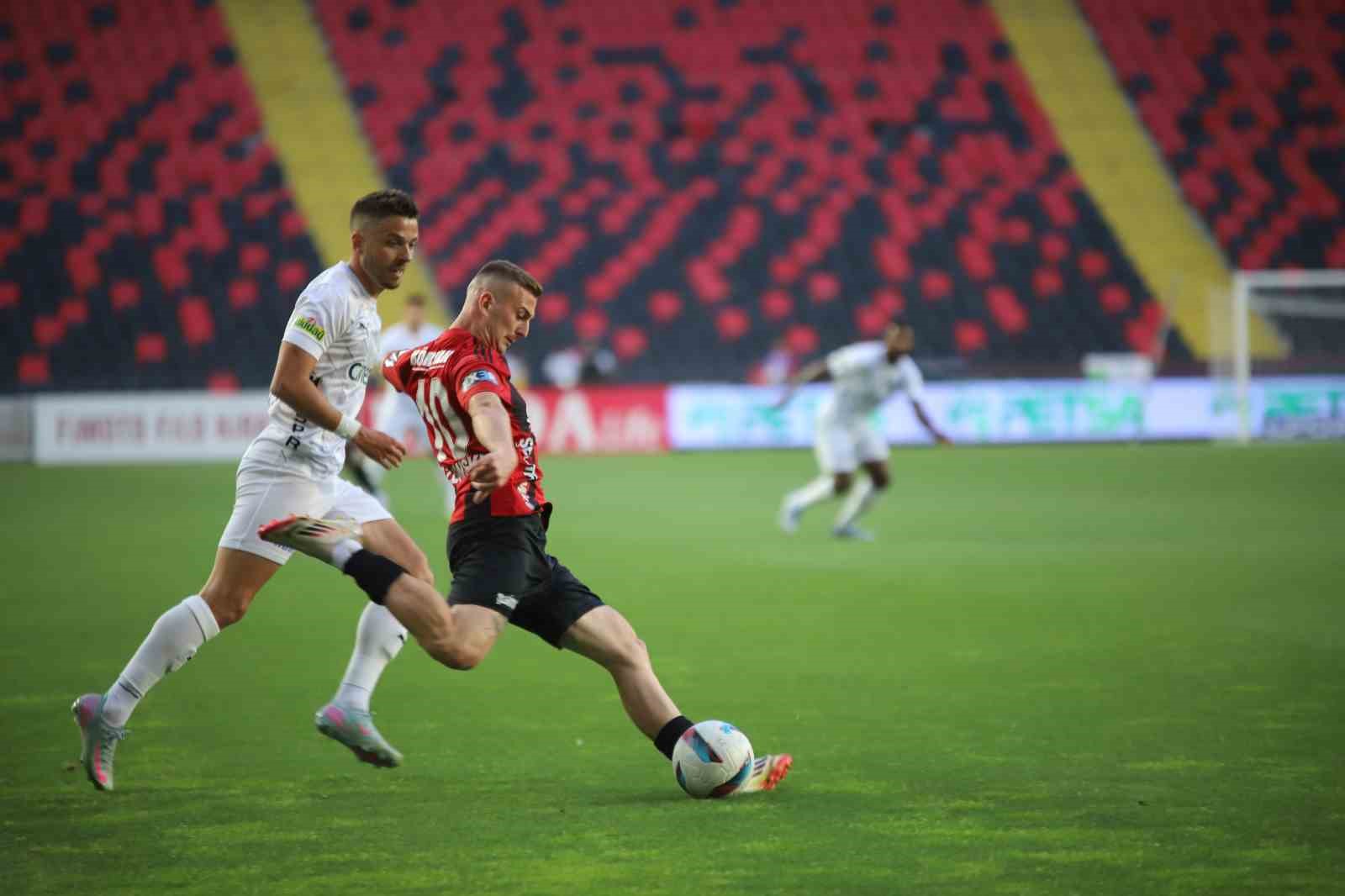 Trendyol Süper Lig: Gaziantep FK: 1 - Kasımpaşa: 0 (Maç devam ediyor) 