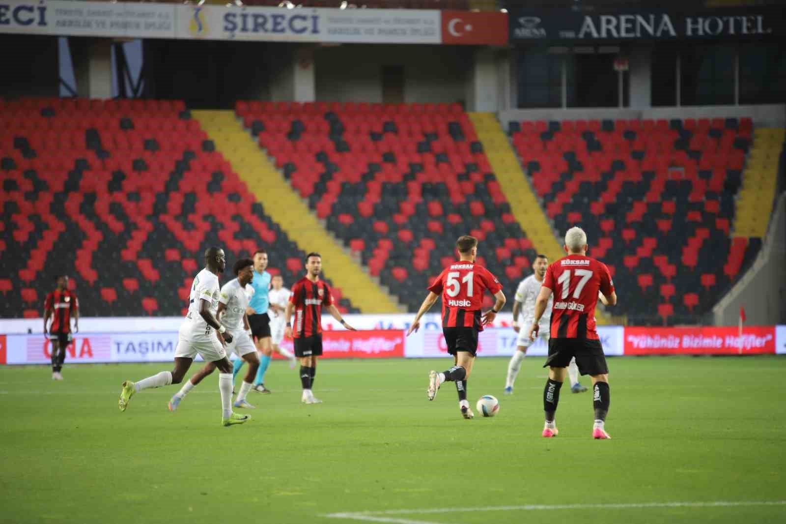 Trendyol Süper Lig: Gaziantep FK: 2 - Kasımpaşa: 0 (İlk yarı) 