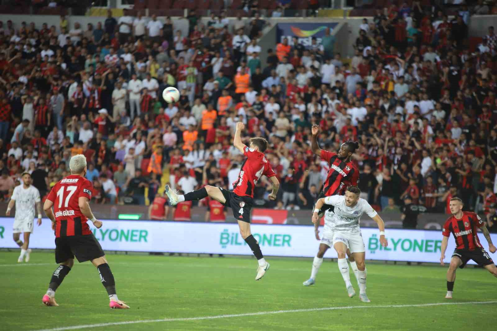 Trendyol Süper Lig: Gaziantep FK: 2 - Kasımpaşa: 0 (İlk yarı) 