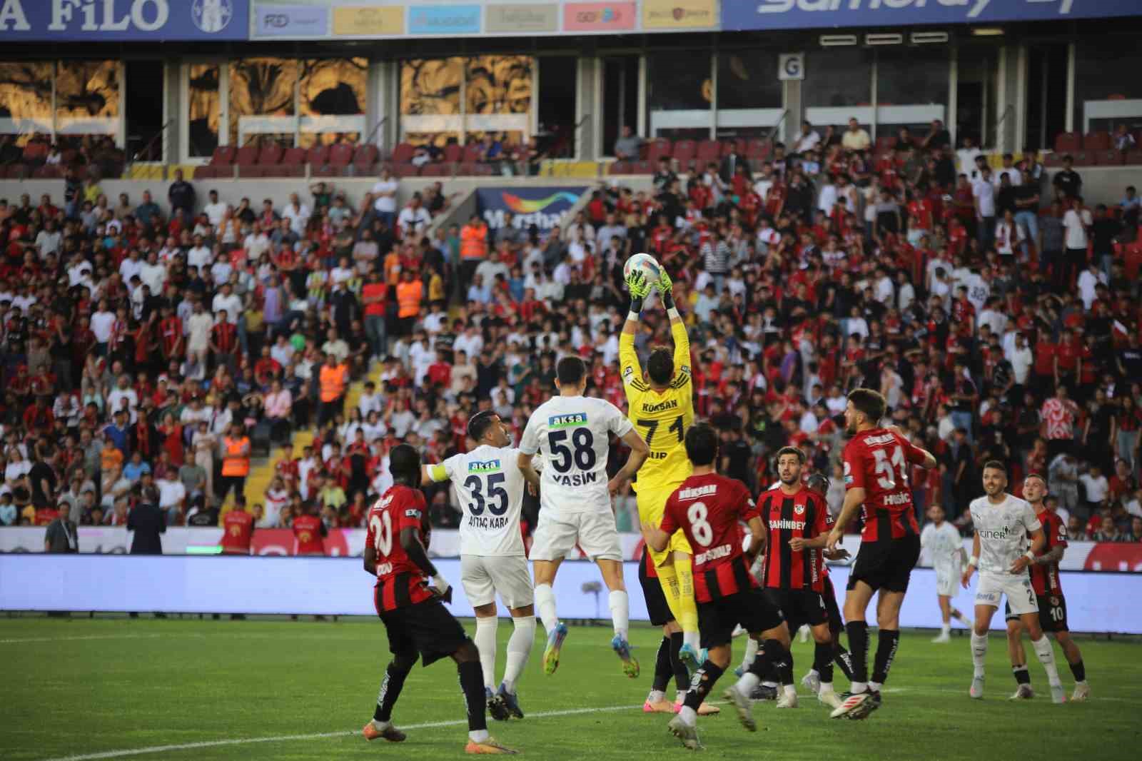 Trendyol Süper Lig: Gaziantep FK: 2 - Kasımpaşa: 0 (İlk yarı) 