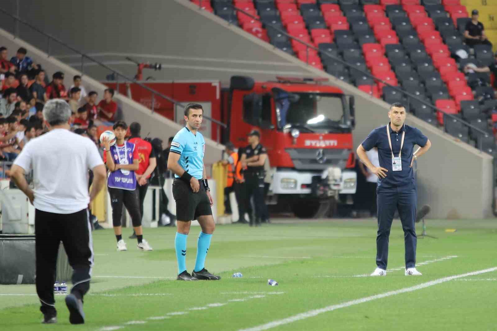 Trendyol Süper Lig: Gaziantep FK: 2 - Kasımpaşa: 0 (İlk yarı) 