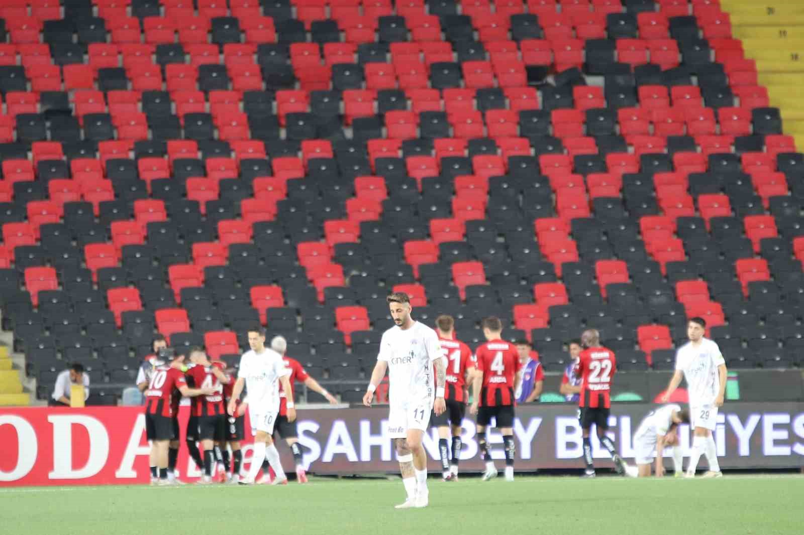 Trendyol Süper Lig: Gaziantep FK: 2 - Kasımpaşa: 0 (İlk yarı) 