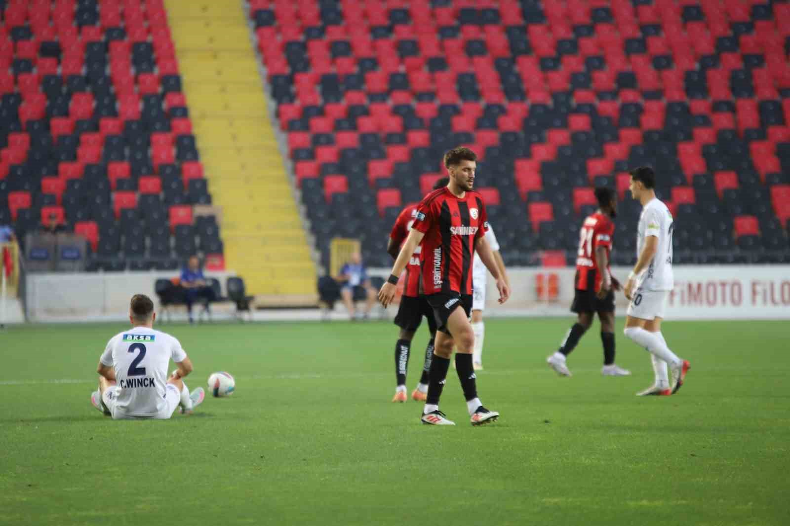 Trendyol Süper Lig: Gaziantep FK: 2 - Kasımpaşa: 0 (İlk yarı) 