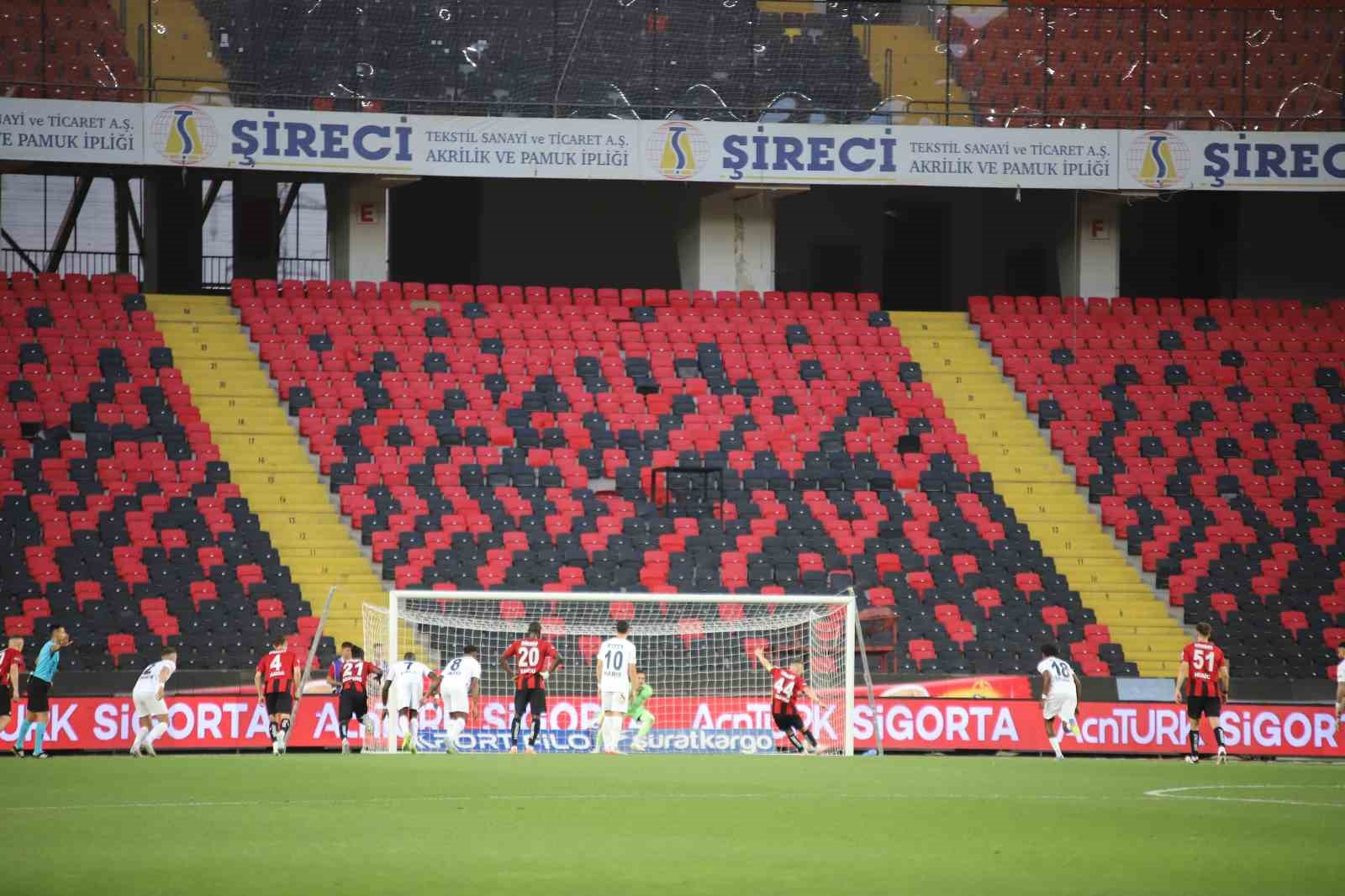 Trendyol Süper Lig: Gaziantep FK: 2 - Kasımpaşa: 0 (İlk yarı) 
