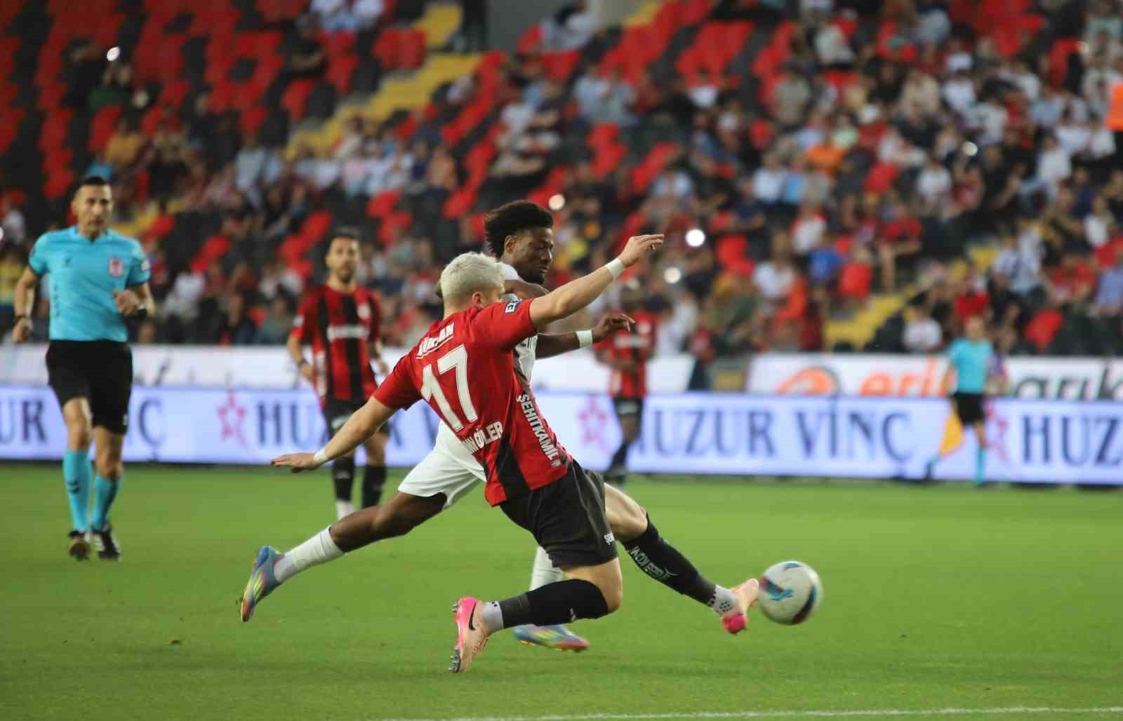Trendyol Süper Lig: Gaziantep FK: 2 - Kasımpaşa: 0 (İlk yarı) 