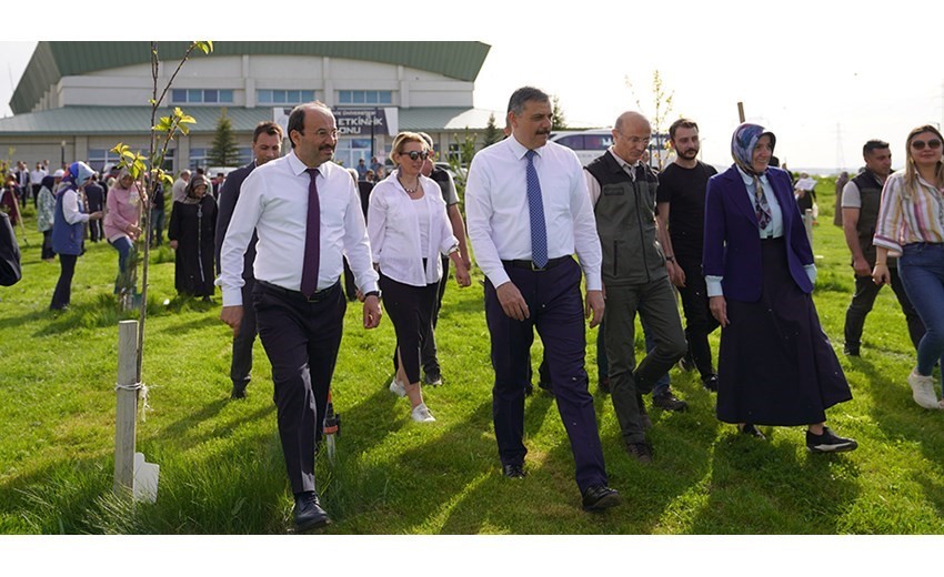 60 yaş üstü tazelenme üniversitesinde yıl sonu coşkusu yaşandı 
