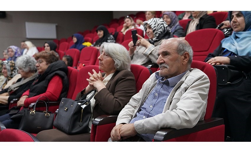 60 yaş üstü tazelenme üniversitesinde yıl sonu coşkusu yaşandı 