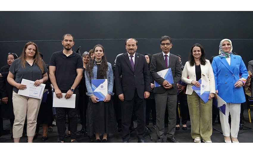 60 yaş üstü tazelenme üniversitesinde yıl sonu coşkusu yaşandı 