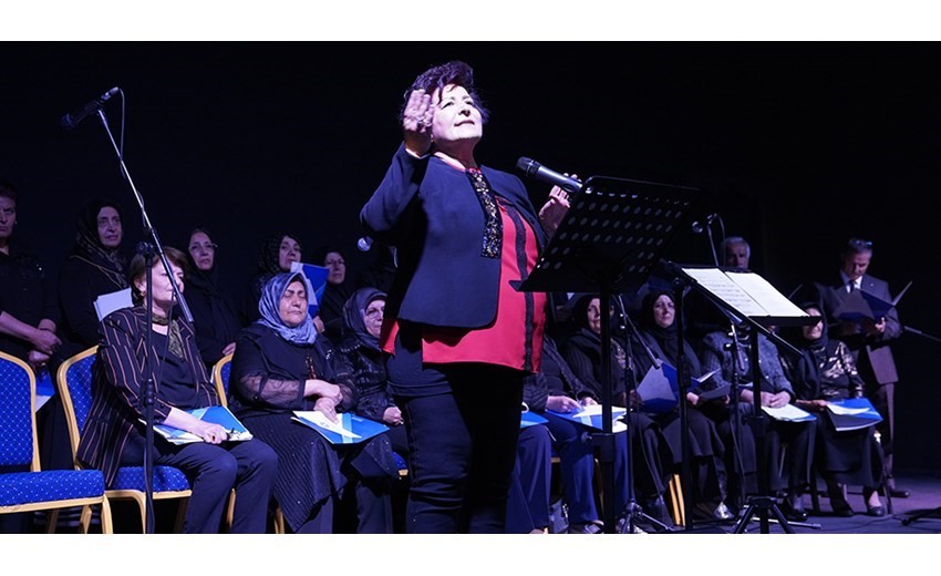 60 yaş üstü tazelenme üniversitesinde yıl sonu coşkusu yaşandı 