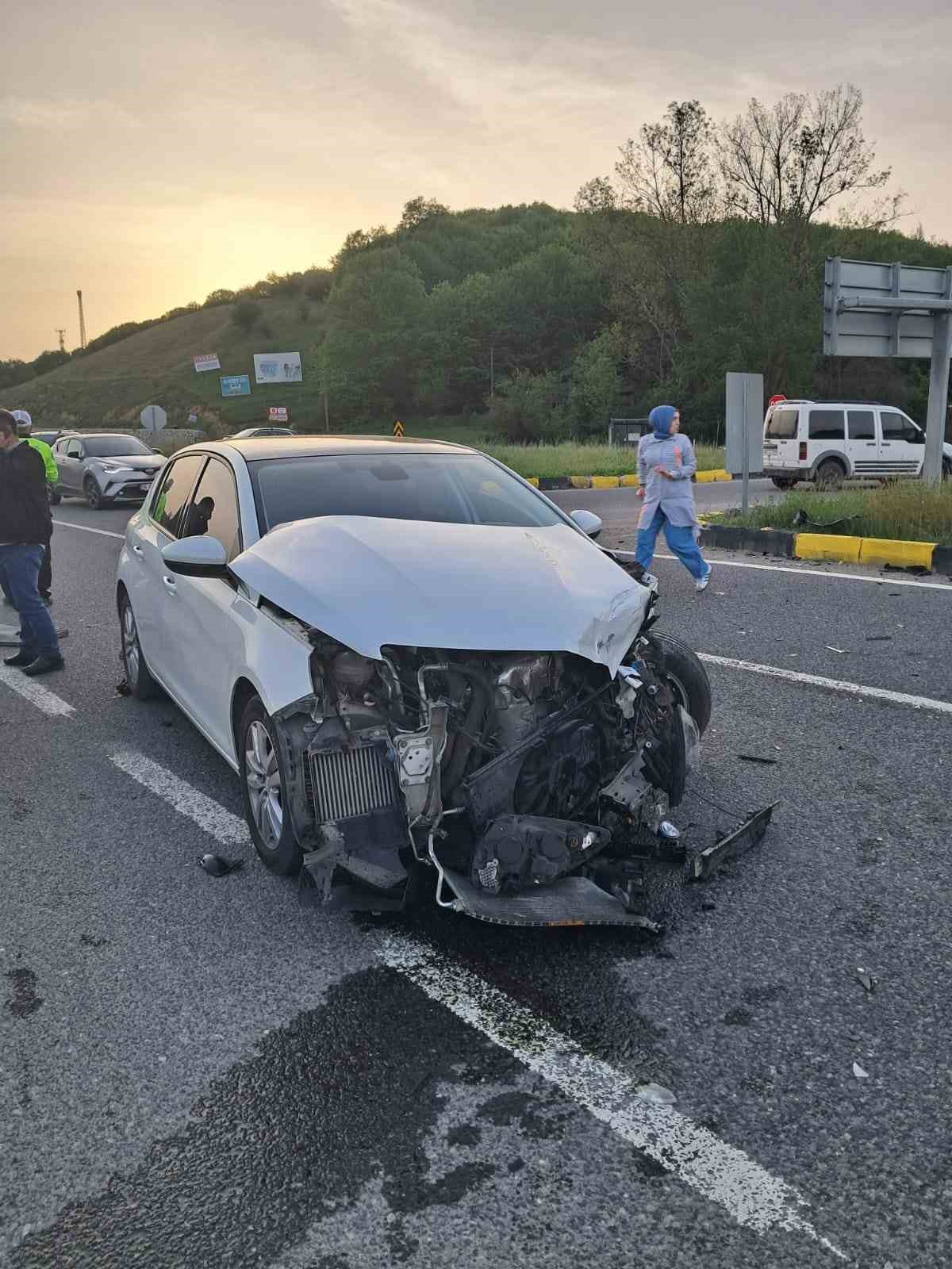 Bolu’da iki otomobil çarpıştı: 2 yaralı 