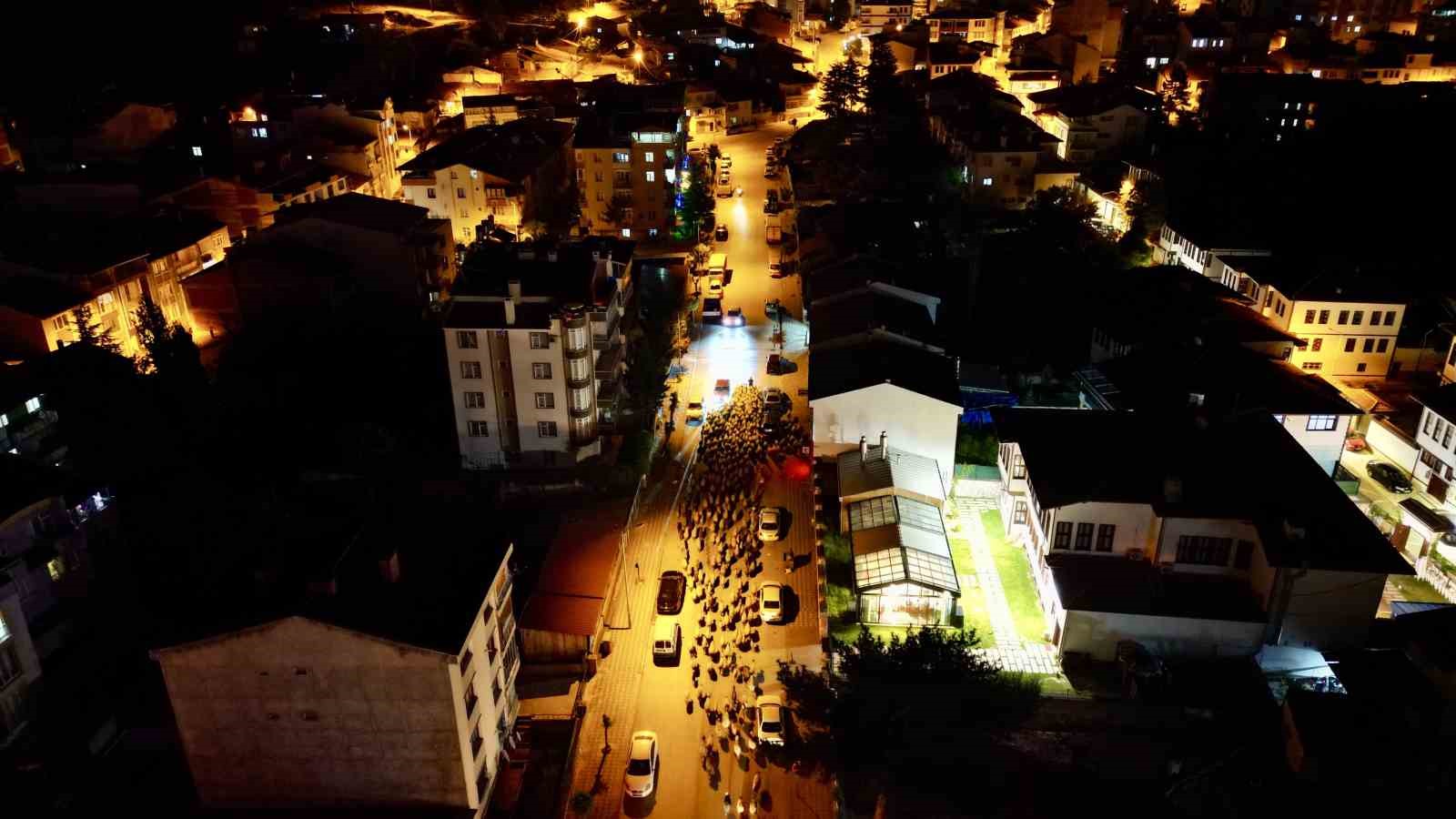 Tokat’ta gece başlayan yayla göçü dronla görüntülendi 