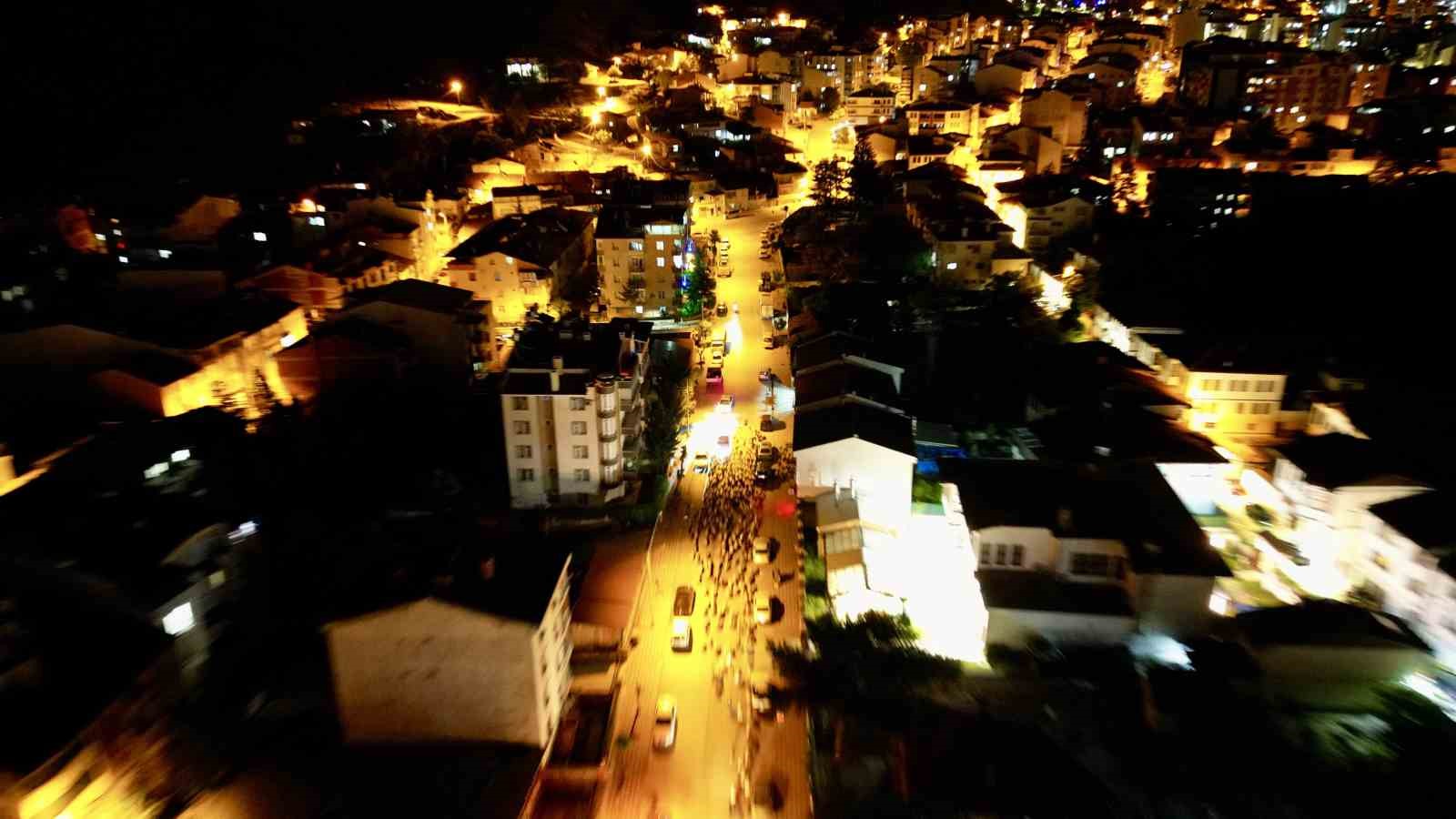 Tokat’ta gece başlayan yayla göçü dronla görüntülendi 