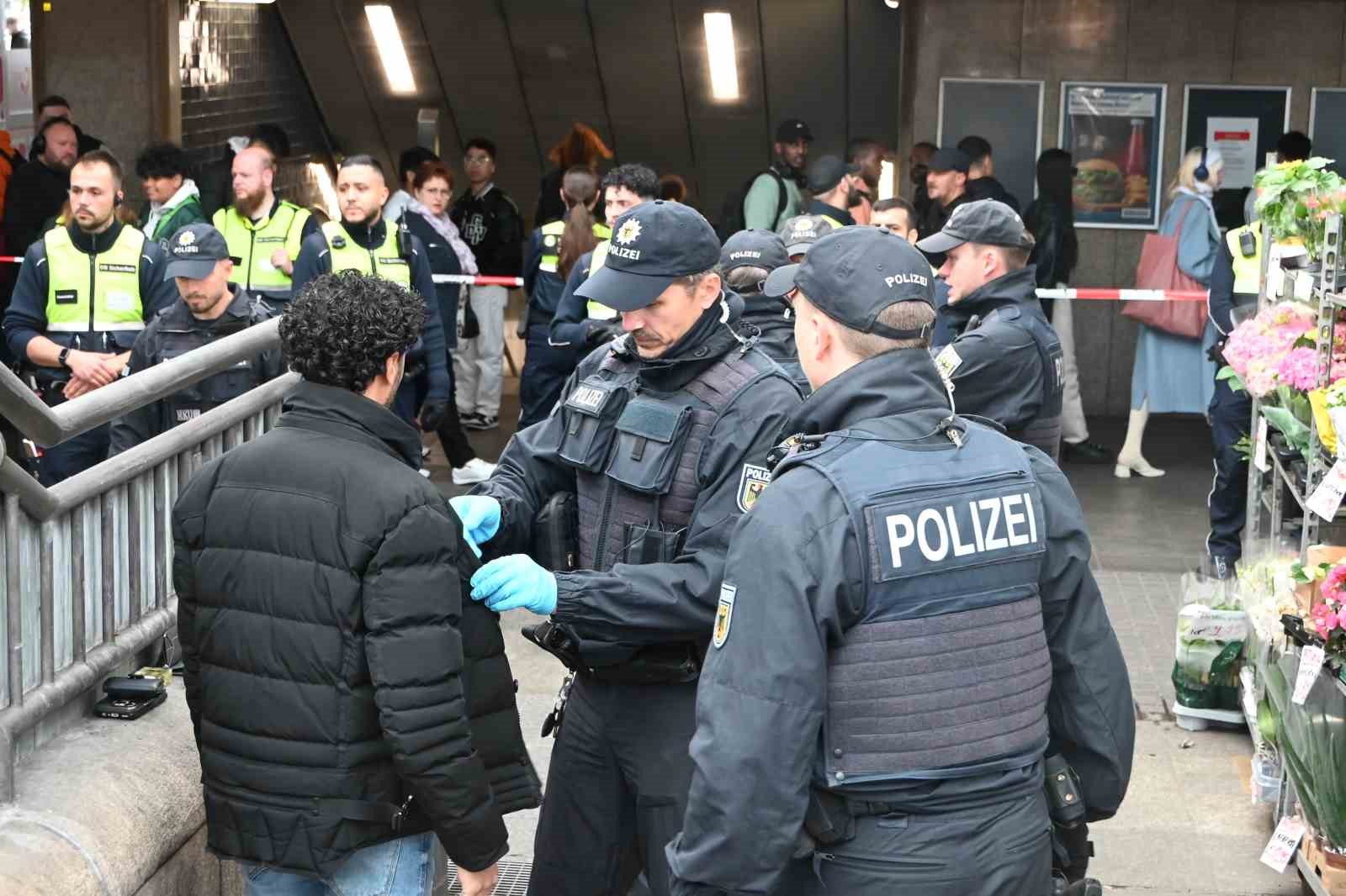 Hamburg’da tren istasyonunda 