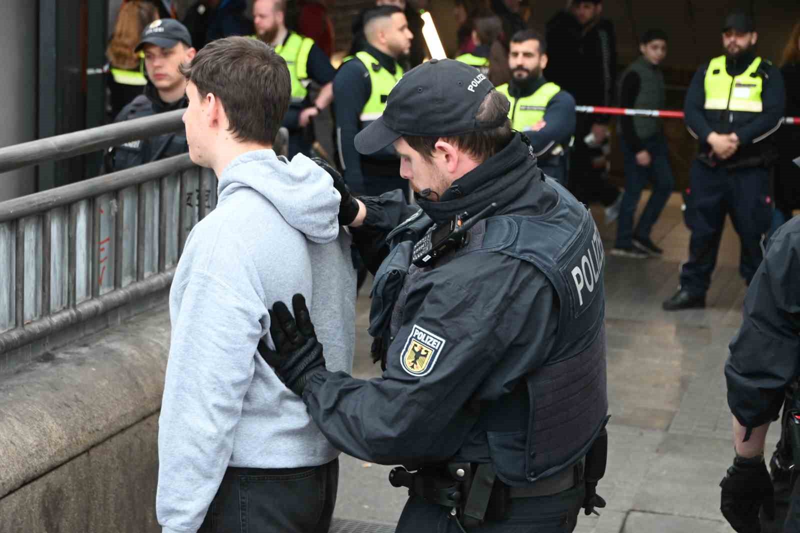 Hamburg’da tren istasyonunda 