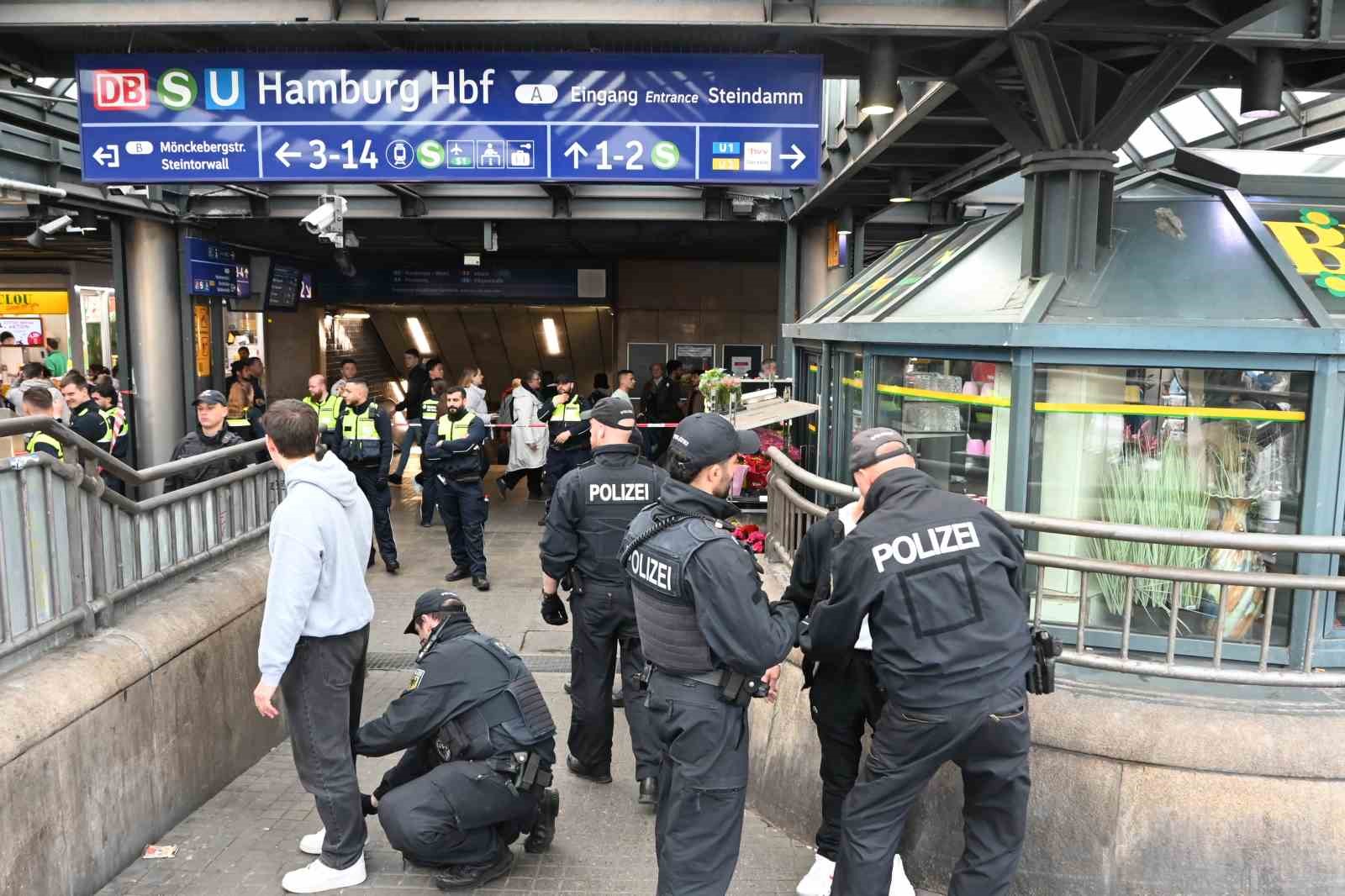 Hamburg’da tren istasyonunda 