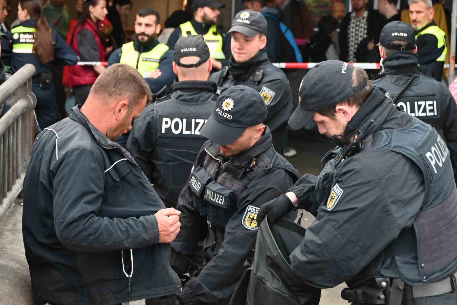 Hamburg’da tren istasyonunda 