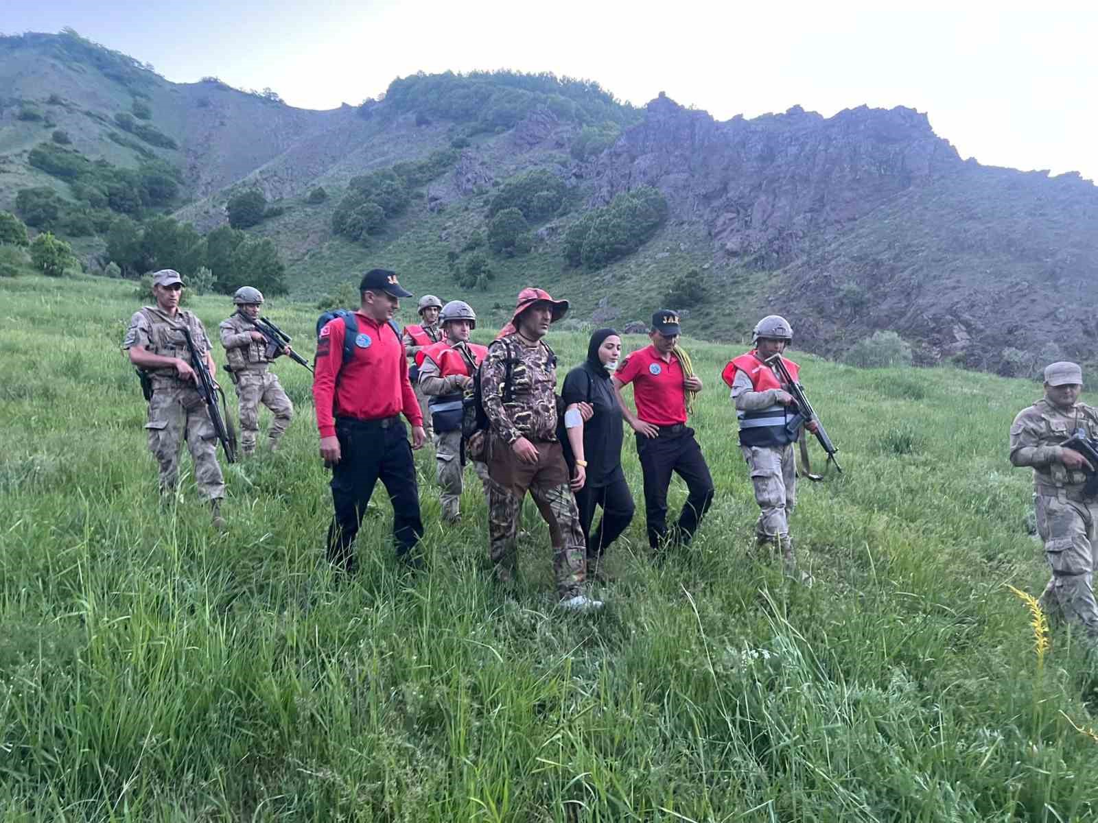 Ot toplamaya gittikleri bölgede kaybolan çiftin yardımına jandarma yetişti 