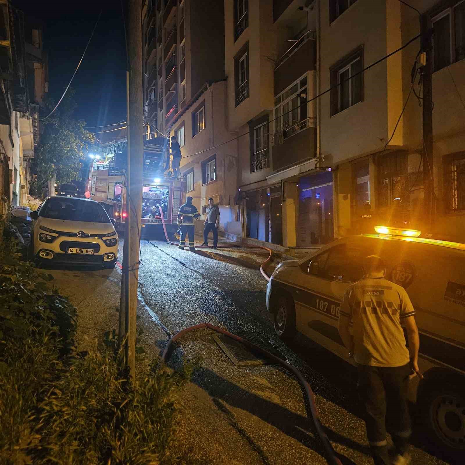 Bilecik’te çıkan yangında dumanlar gökyüzünü kapladı 