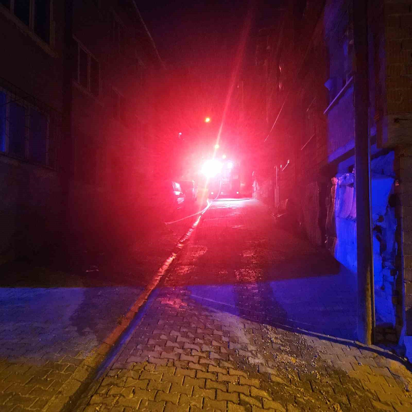 Bilecik’te çıkan yangında dumanlar gökyüzünü kapladı 