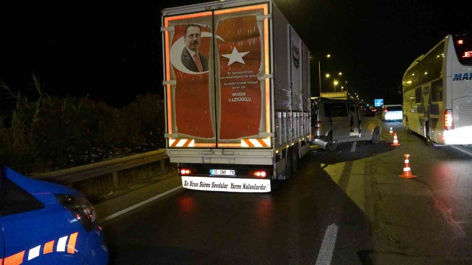 Antalya’da 3 kamyon, tur aracı ve otomobilin karıştığı zincirleme kaza: 3 yaralı 