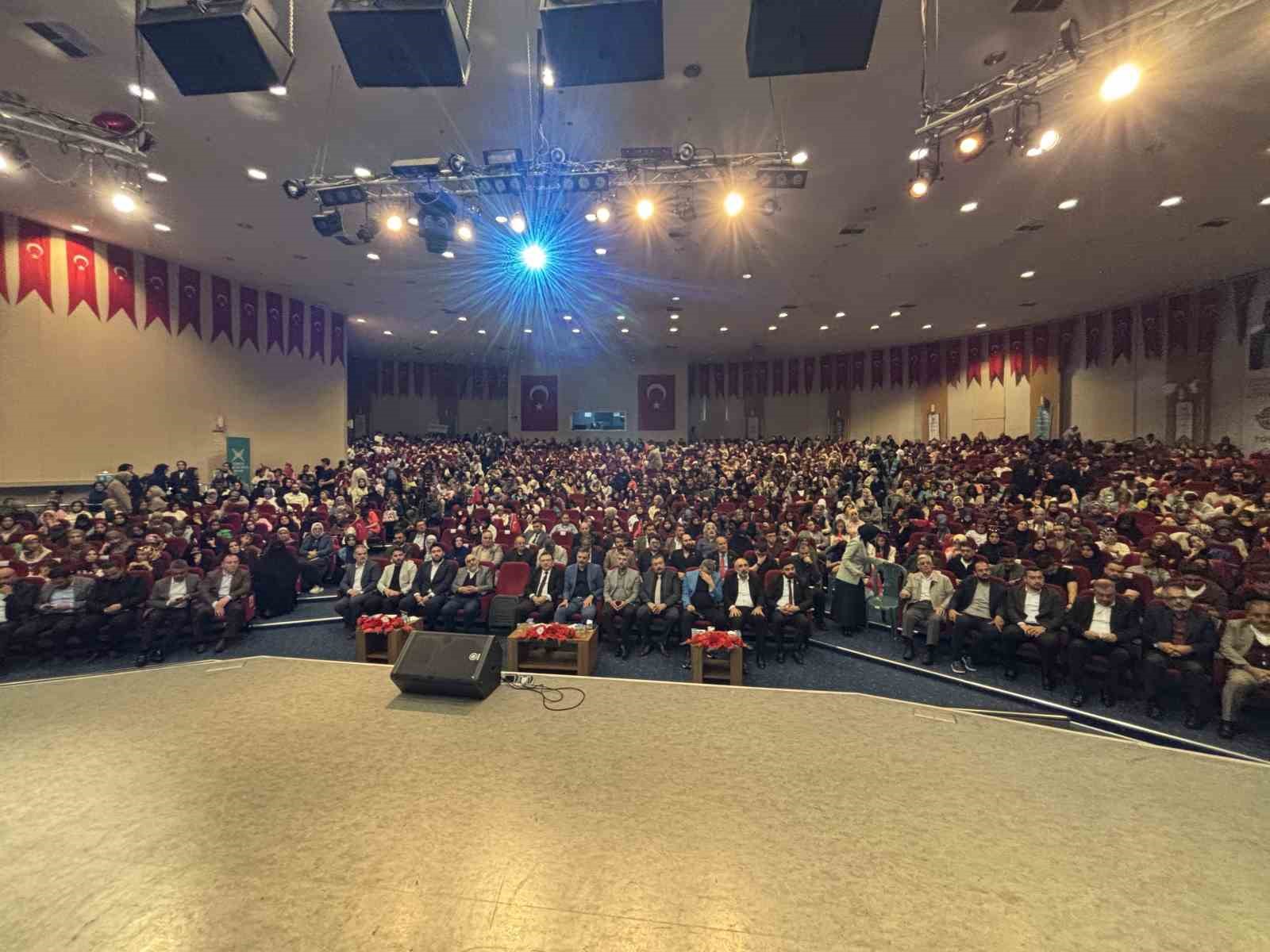 Türkiye Gençlik Vakfı’nın genel kuruluna yoğun ilgi 