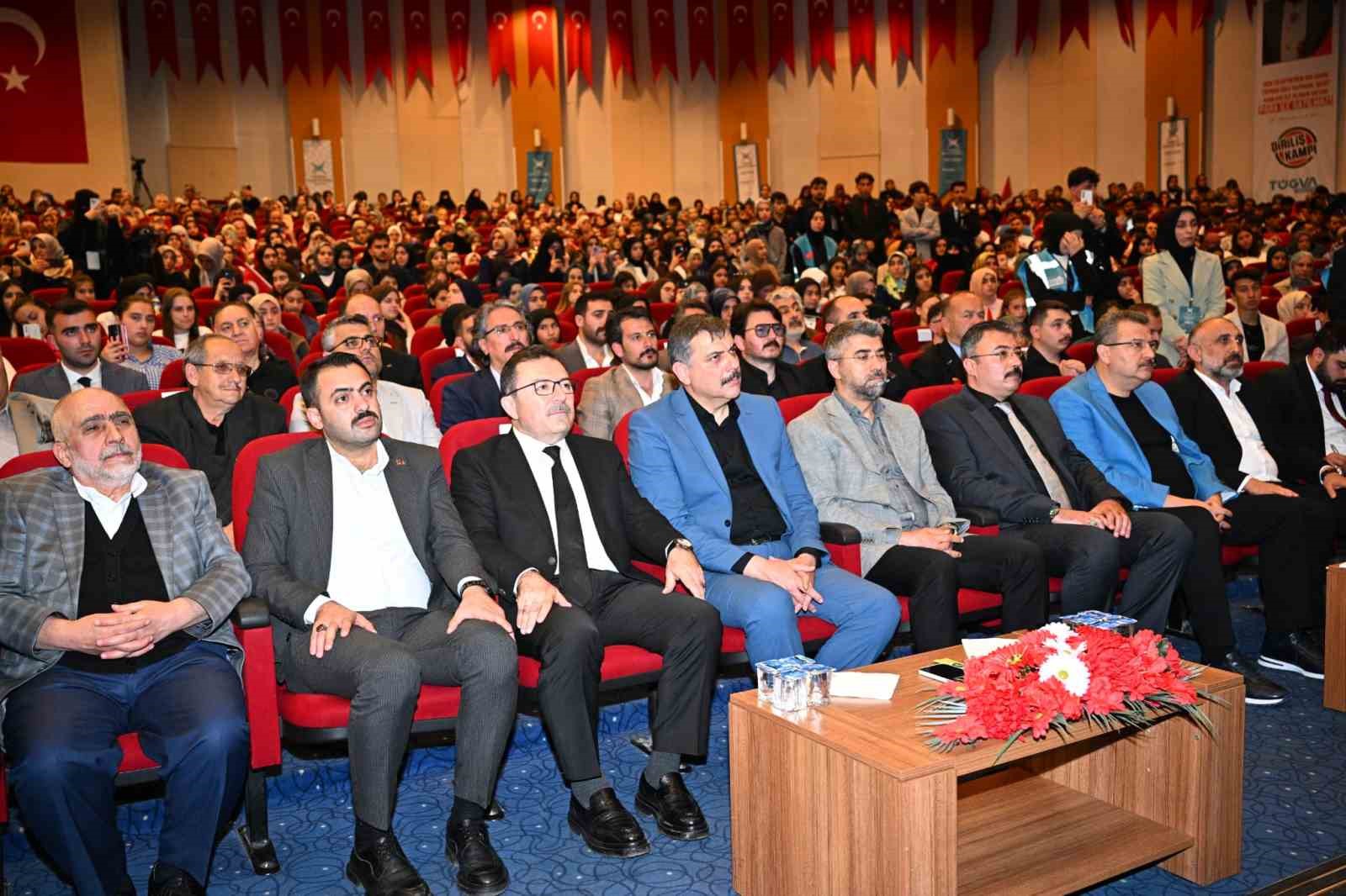 Türkiye Gençlik Vakfı’nın genel kuruluna yoğun ilgi 