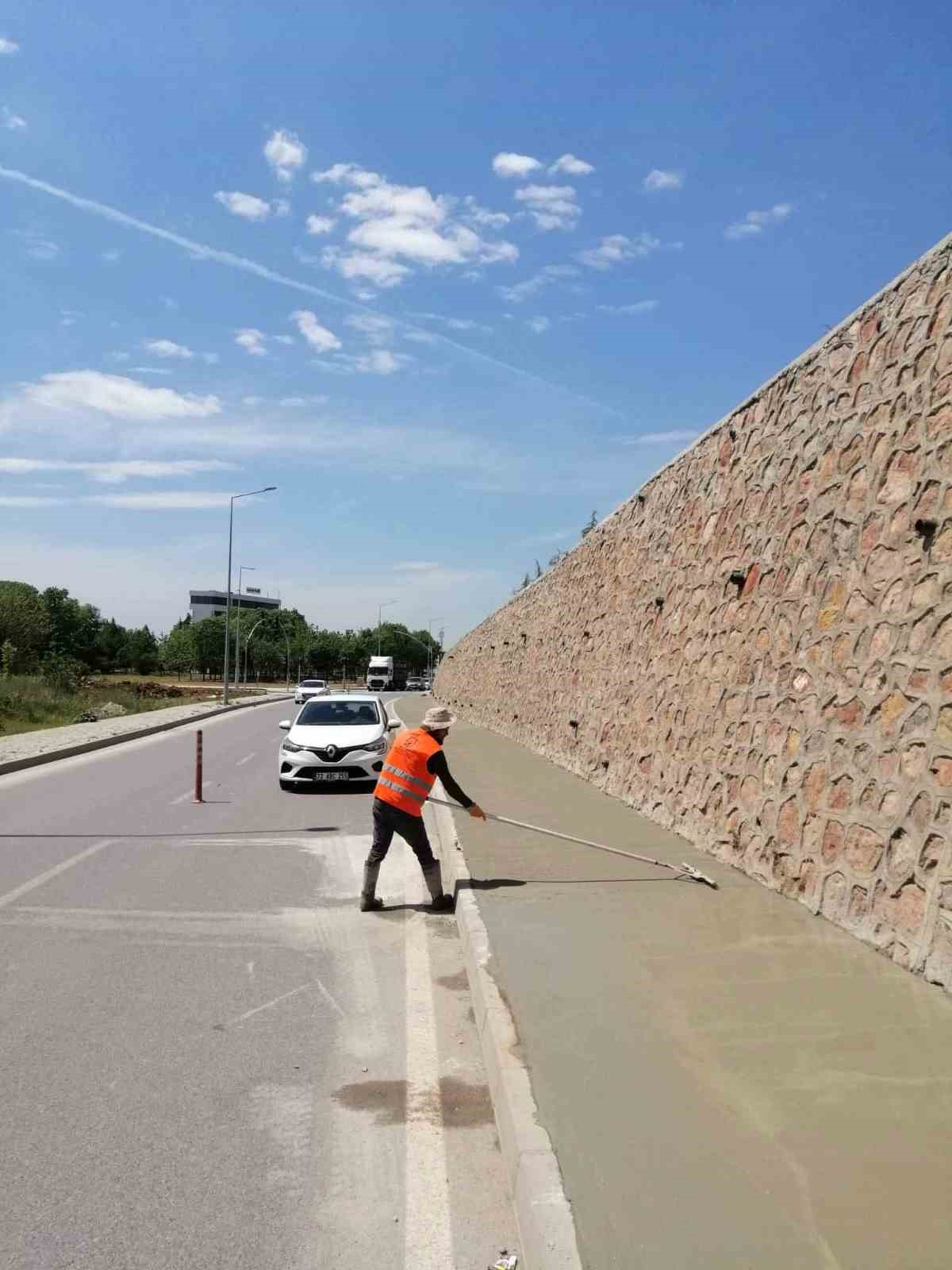 Kartepe İstasyon Mahallesi’nde yaya kaldırımı tamamlandı 