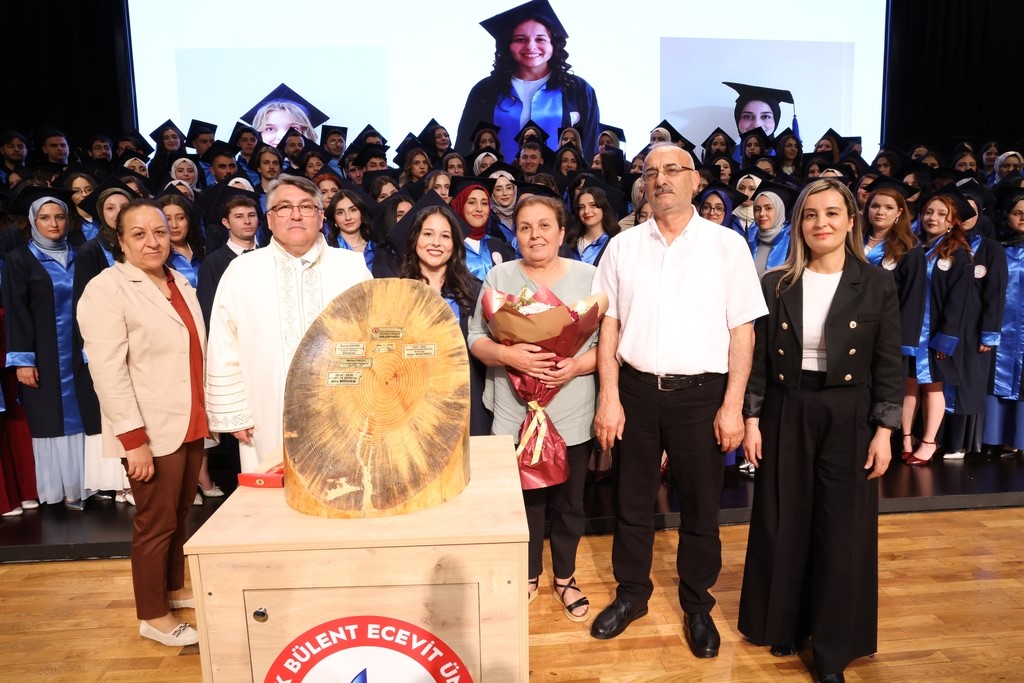 BEUN Sağlık Bilimleri Fakültesi’nde mezuniyet coşkusu 
