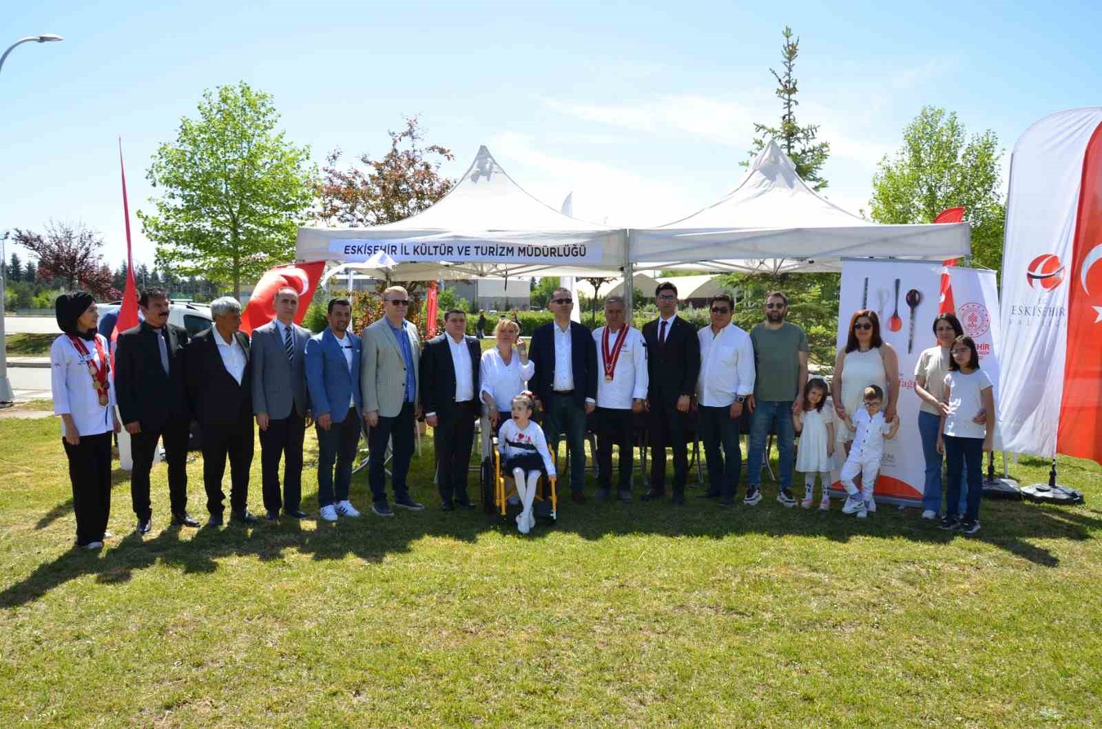 Eskişehir’de yöresel lezzetler stantları büyük ilgi gördü 