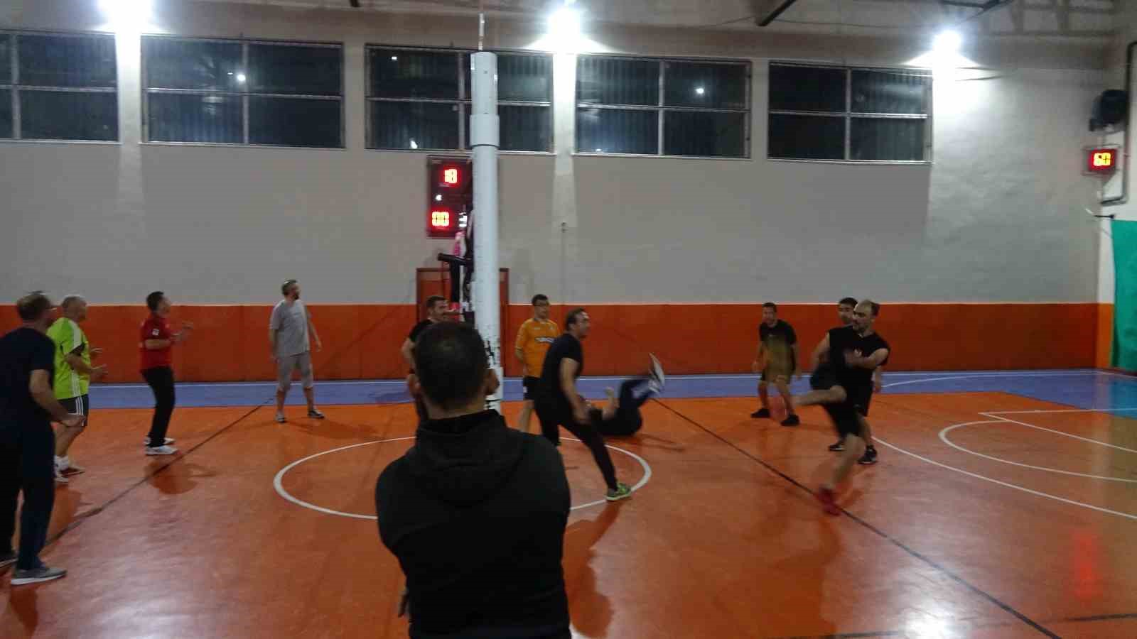 Öğretmenler arası voleybol turnuvası Tavşanlı’da sona erdi 