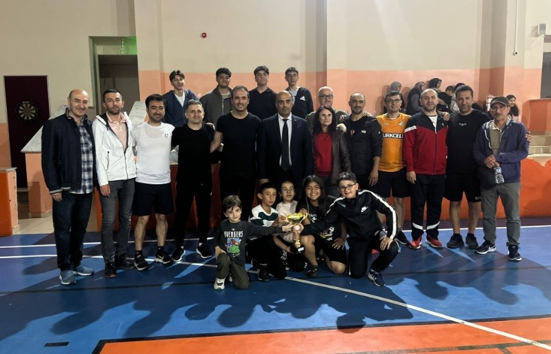Öğretmenler arası voleybol turnuvası Tavşanlı’da sona erdi 