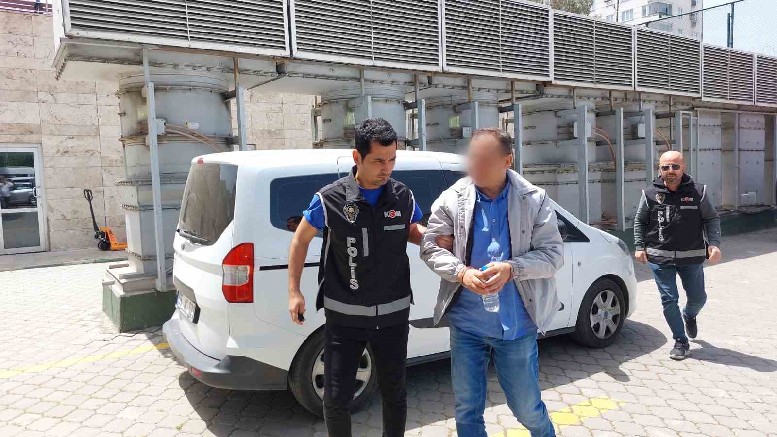 Aracın zulasında 17 tabancayla yakalanan şahıs adliyeye sevk edildi 