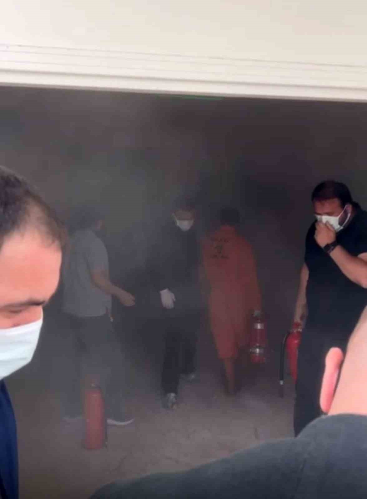 Üsküdar Devlet Hastanesi’nde ecza deposunda yangın 