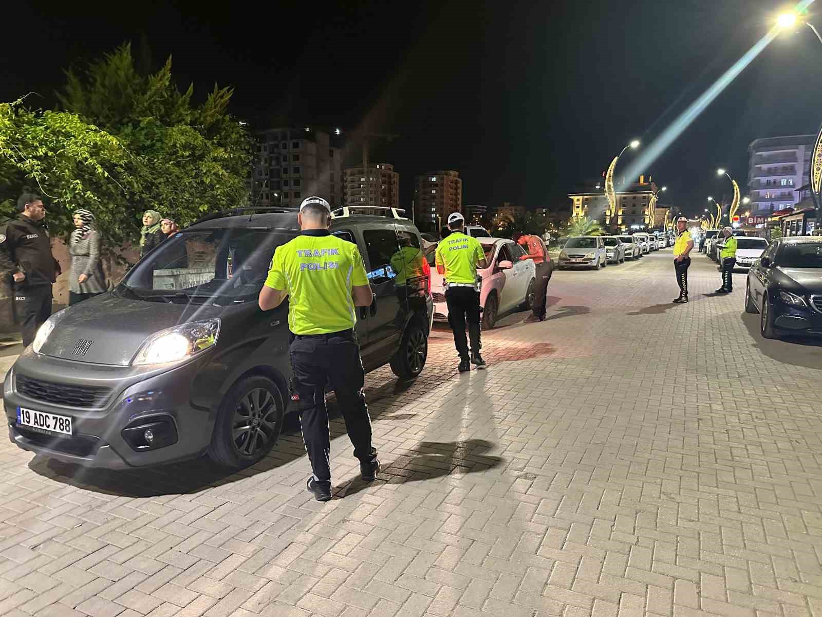 Kurallara uymayanlar polisten kaçamıyor 
