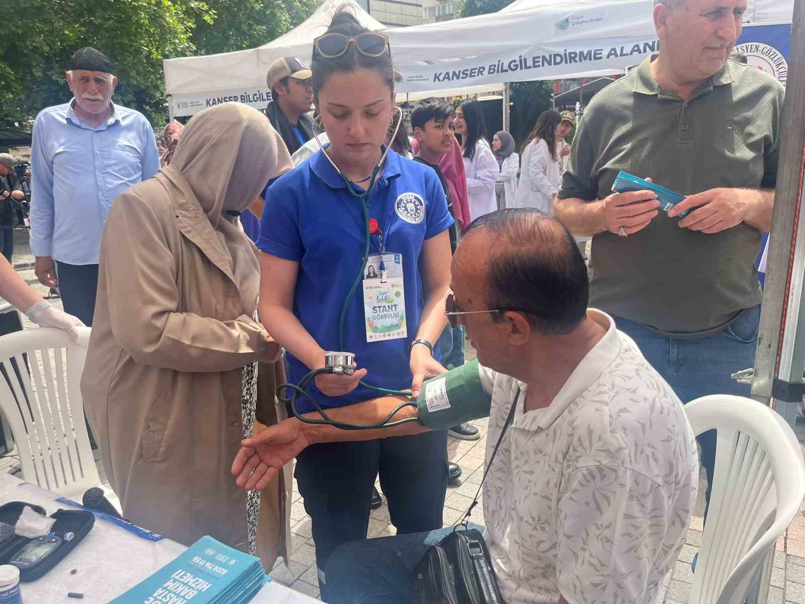 ‘Sağlık Sokağı’nda vatandaşa ücretsiz sağlık hizmeti 