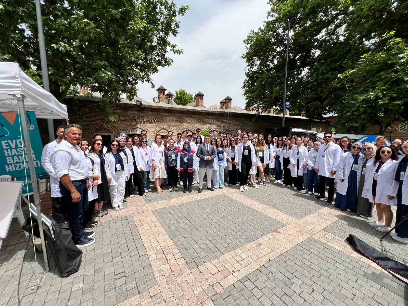 ‘Sağlık Sokağı’nda vatandaşa ücretsiz sağlık hizmeti 