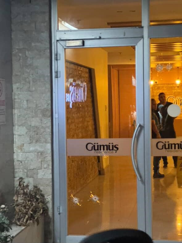 Esenyurt’ta bir dönerci ve rezidansa kurşun yağmuru: O anlar kamerada 
