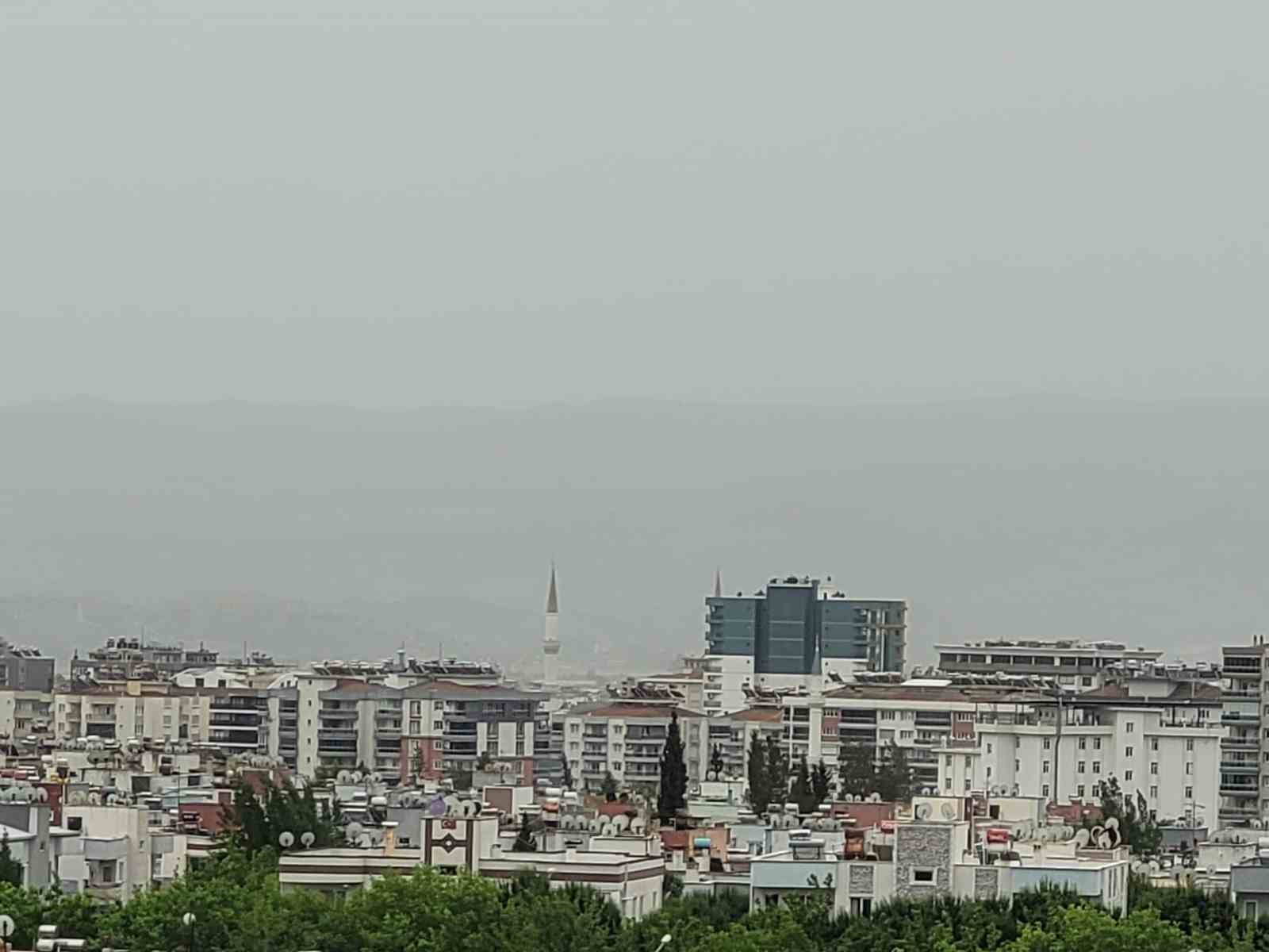 Aydın’da tozlu hava etkili oldu 