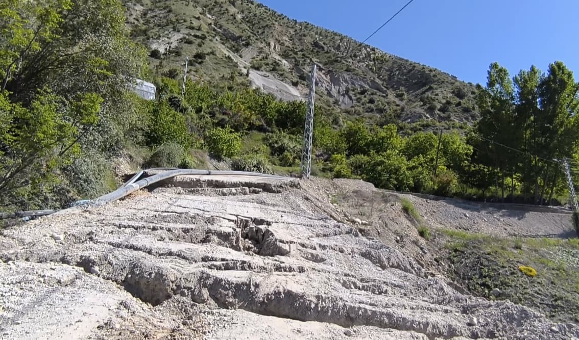 Tortum Şelalesi’nin eteklerinde heyelan 